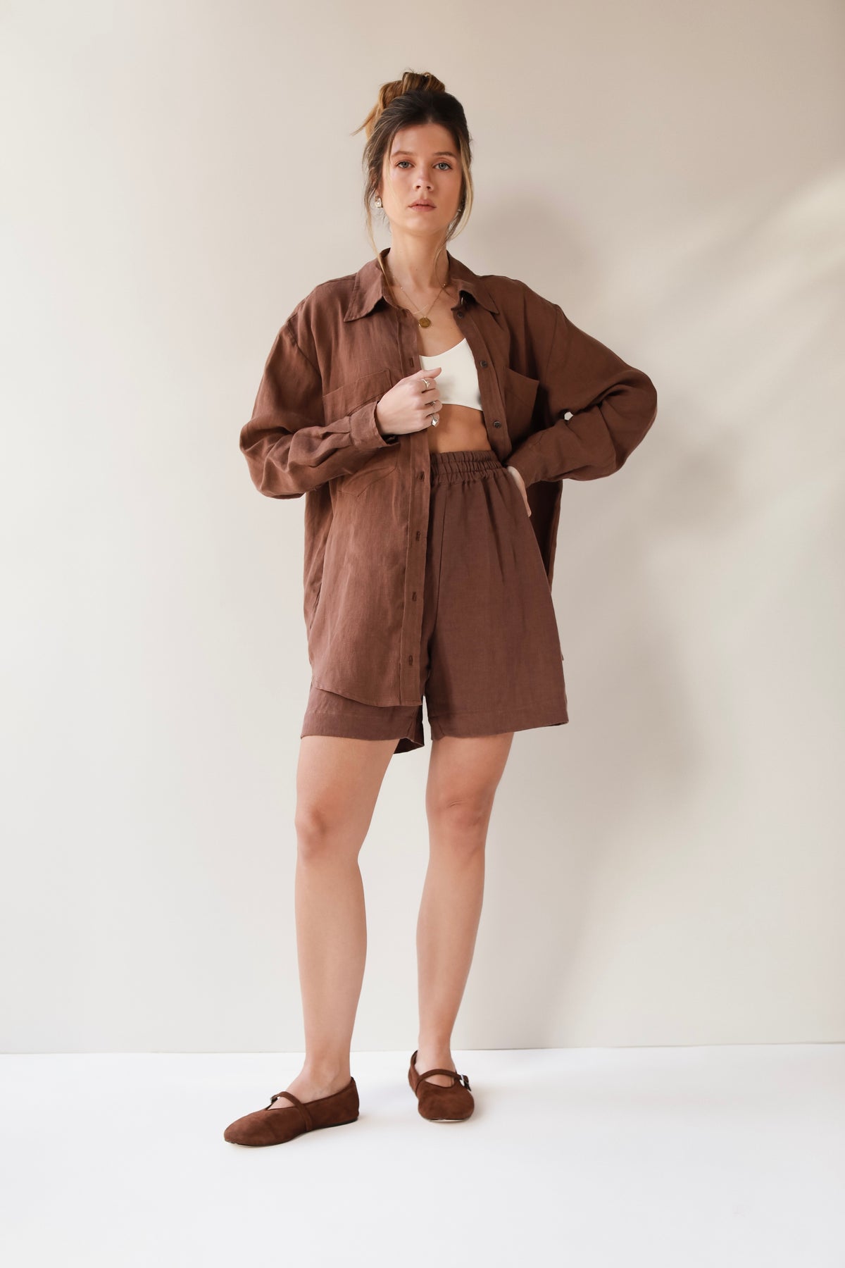 short feminino 100% linho marrom chocolate Carlota