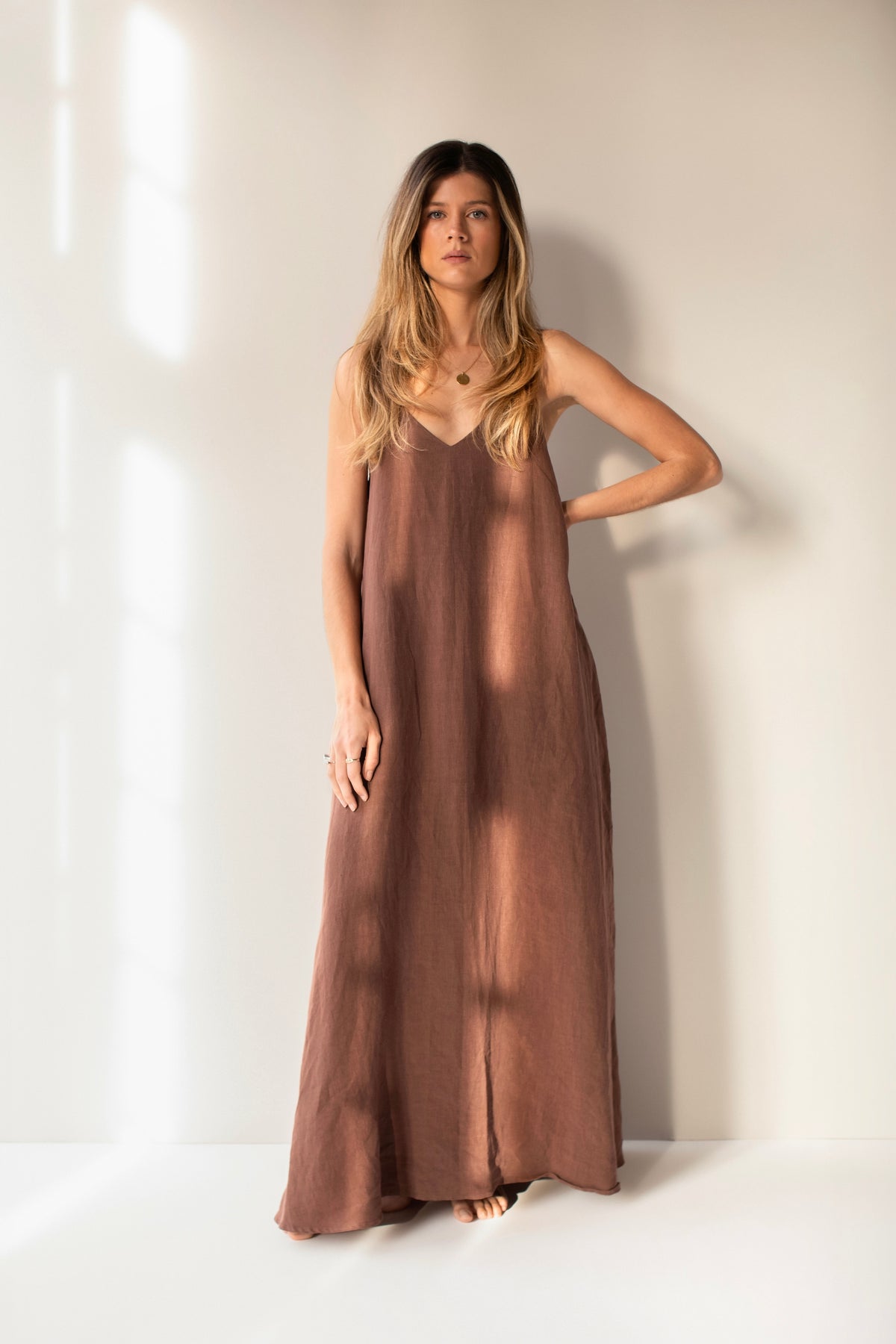 vestido 100% linho feminino marrom chocolate Sal