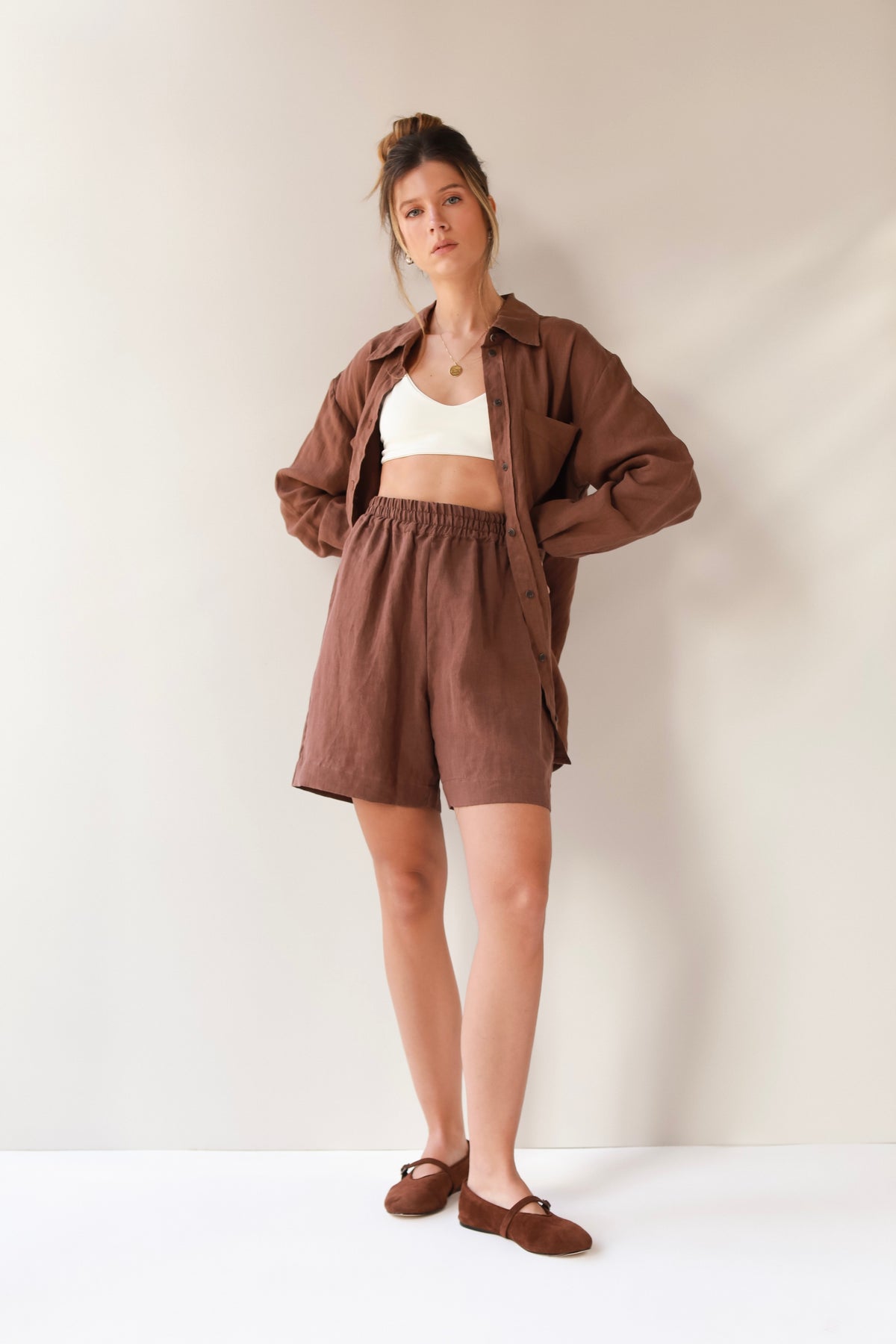 short feminino 100% linho marrom chocolate Carlota