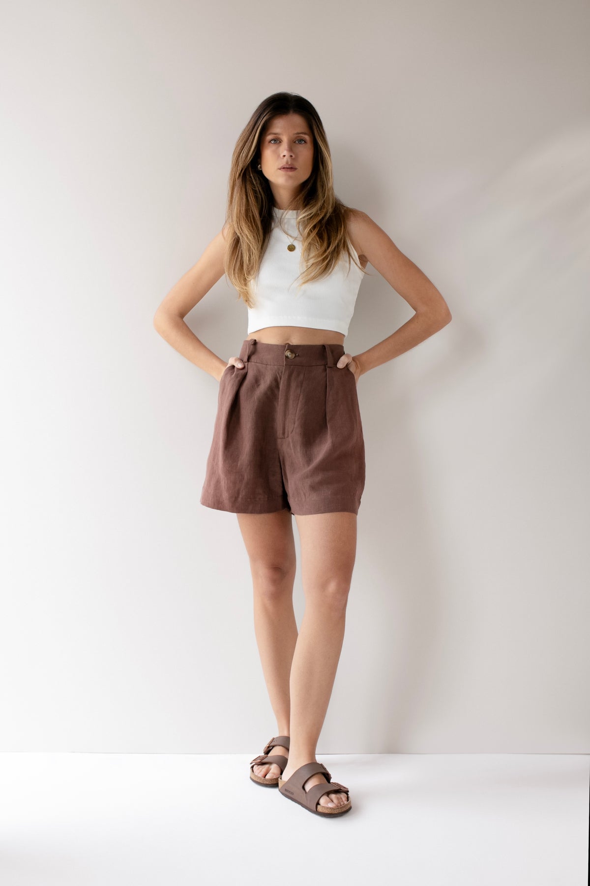 short 100% linho feminino marrom chocolate Camille