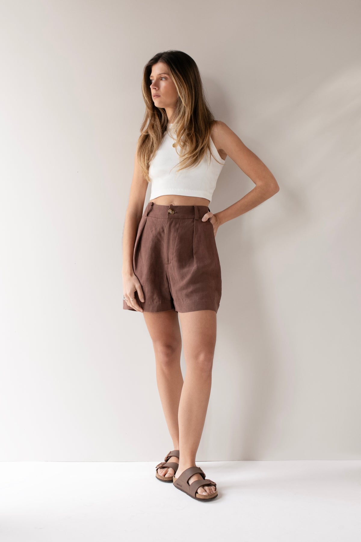 short 100% linho feminino marrom chocolate Camille